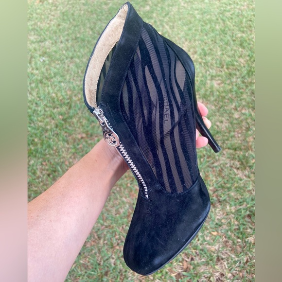 MICHAEL KORS BLACK SUEDE & MESH BOOTIES — SIZE 6 - Picture 1 of 14